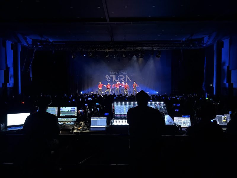 Front-of-house view of an 8TURN TRACE show in Europe — Keystone Lab