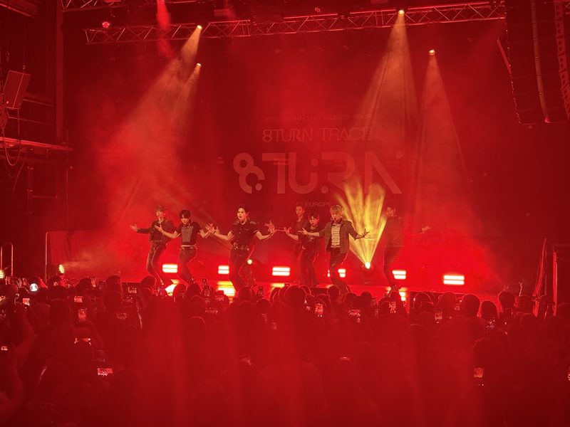 8TURN TRACE live, red lighting state — Keystone Lab