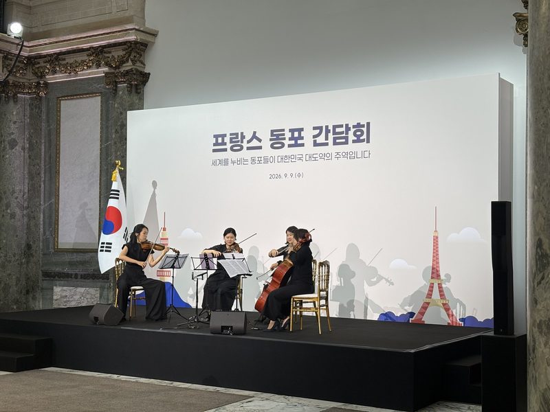 Quatuor &agrave; cordes sur sc&egrave;ne, r&eacute;ception de la communaut&eacute; cor&eacute;enne, Paris — Keystone Lab