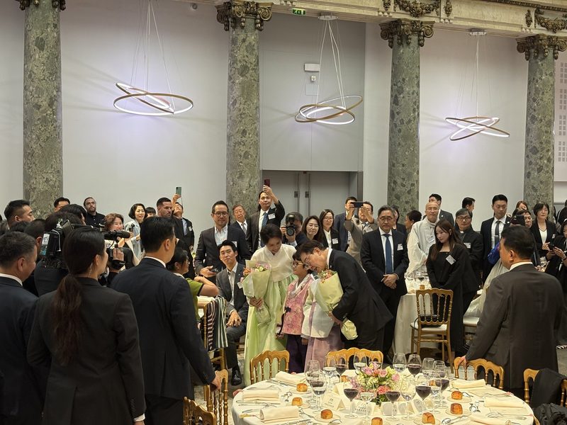 Les invit&eacute;s dans la grande salle du Pavillon Cambon — Keystone Lab