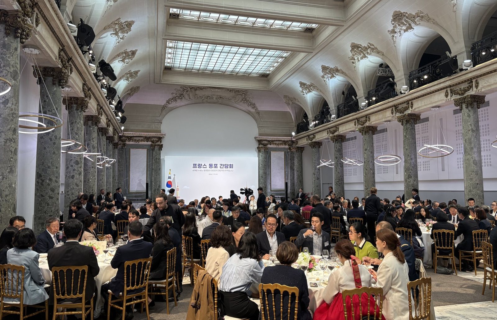R&eacute;ception de la communaut&eacute; cor&eacute;enne avec le Pr&eacute;sident de la R&eacute;publique de Cor&eacute;e — Pavillon Cambon Capucines, Paris